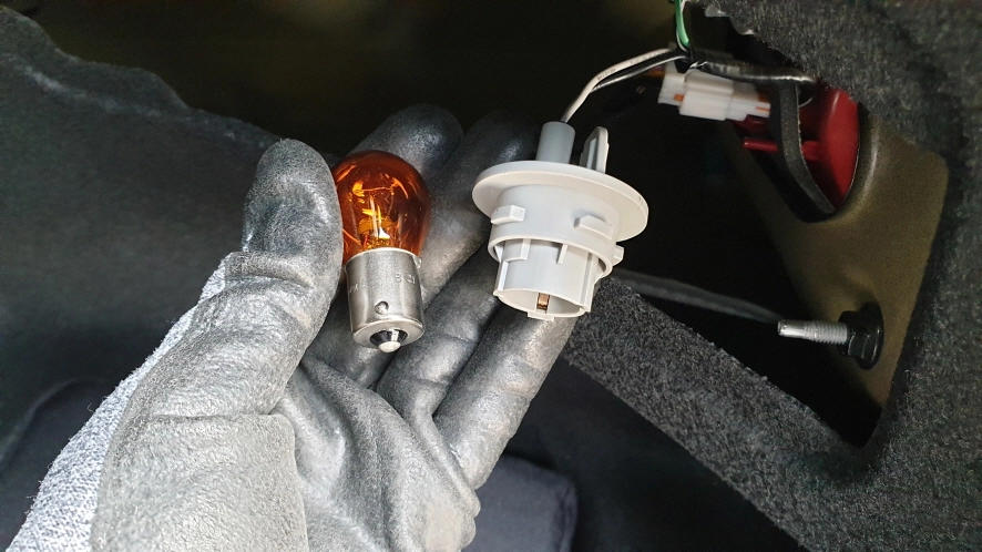 전구 분리한 모습