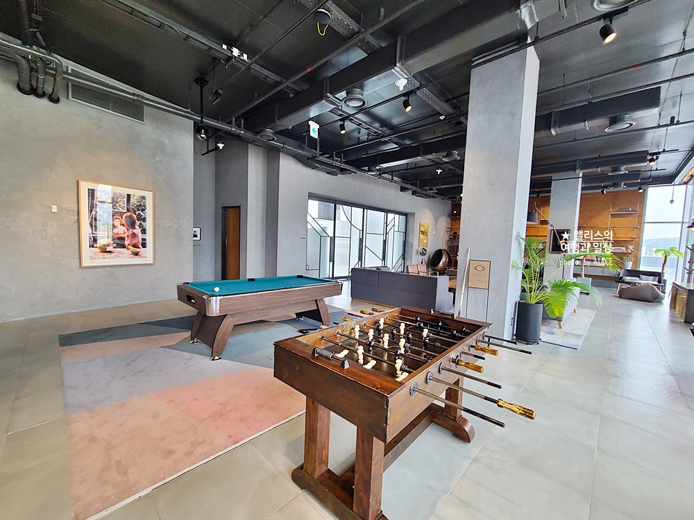 L7 홍대 바이 롯데 루프탑 수영장, 체크인, 블루 루프 라운지 & 비즈니스 센터 후기