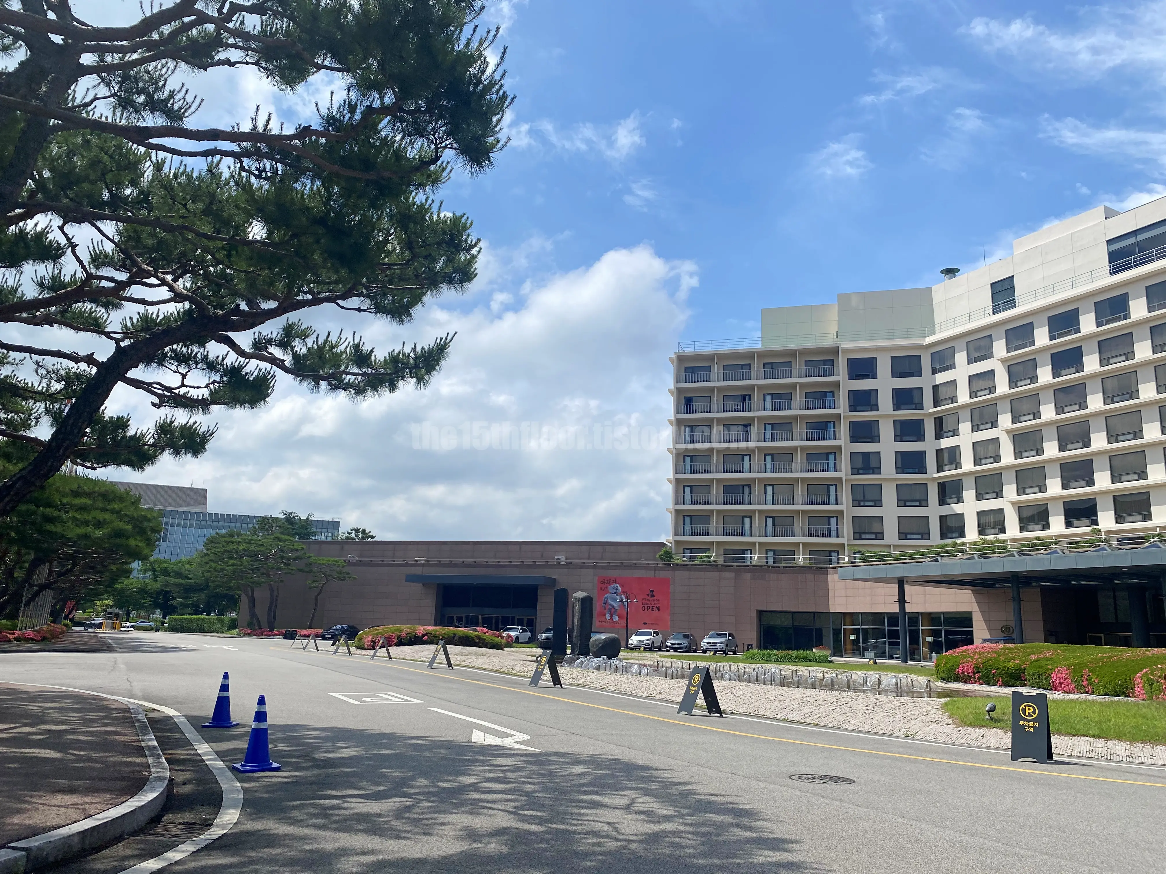 주차 정보 / 힐튼 경주 조경과 포토존