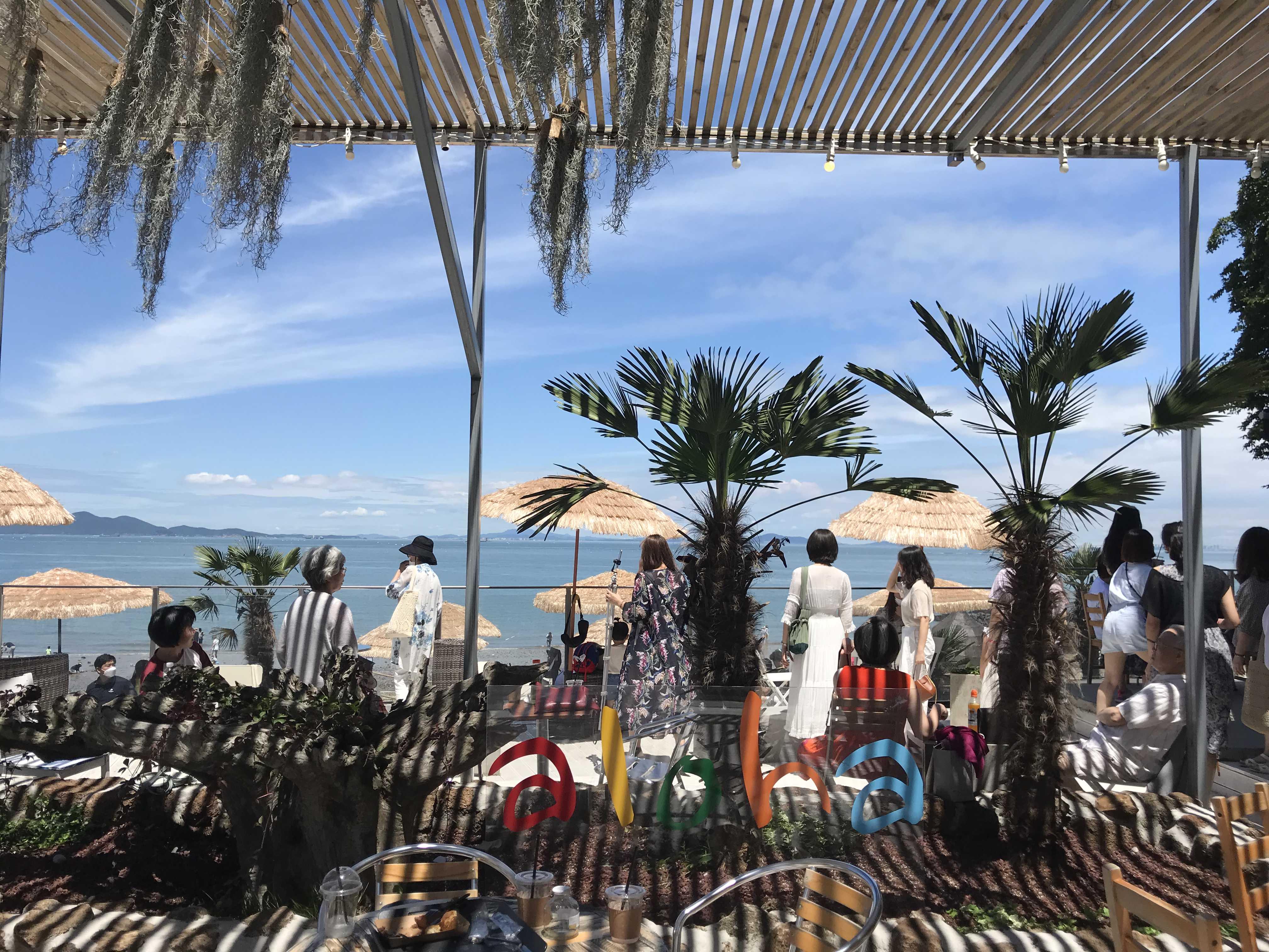 인천 영흥도 카페 하이바다 붐비는 전용 좌석