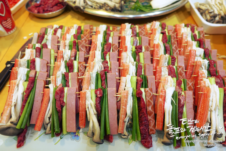 타뇨의셀프웨딩 타뇨 돌프 타뇨의돌프와걷는시간 부케 부토니에 목화부케 겨울부케 겨울결혼식 결혼식 한복드레스 한복 웨딩드레스 한복웨딩드레스 웨딩족두리 셀프웨딩 결혼준비 셀프웨딩메이크업 셀프웨딩헤어 웨딩브로치 면사포 쪽머리 다음블로거 구글애드센스 구글블로거 티스토리 파워블로그 이바지음식 답바지음식 전굽기 예쁜전 모듬전 자매전집 고기산적꼬치 깻잎완자전 표고완자전 버섯전 호박완자전