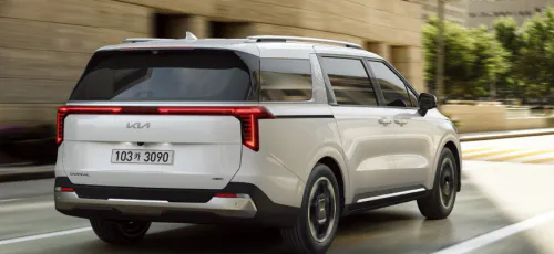 카니발 측후면 디자인 테일램프 모습