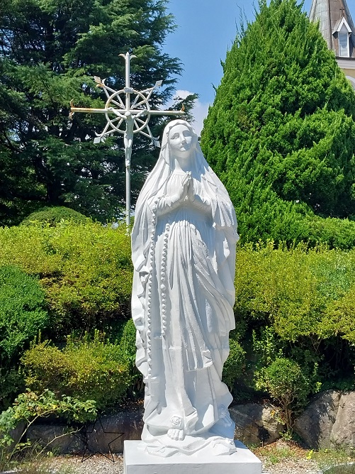 주문진성당 성모동산 성모상 사진