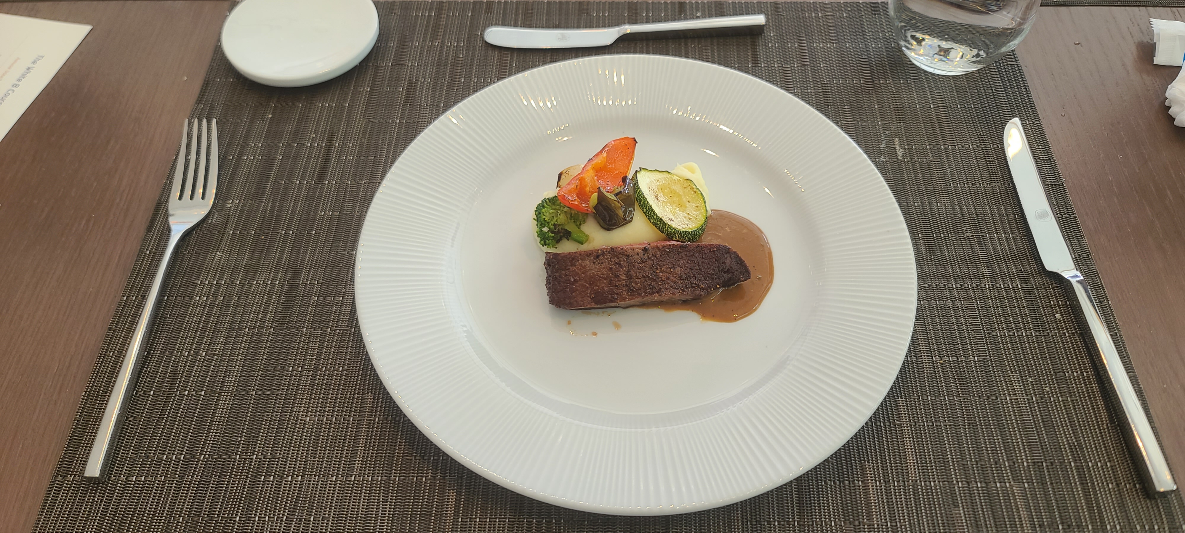 코스요리 강동구맛집 더화이트 세스코 프랑스요리 고급레스토랑 꽃등심스테이크 시즈널가니쉬 클래식프렌치소스