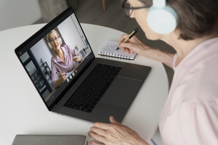 지역 커뮤니티 센터 기반 저소득층 디지털 학습 지원 사례