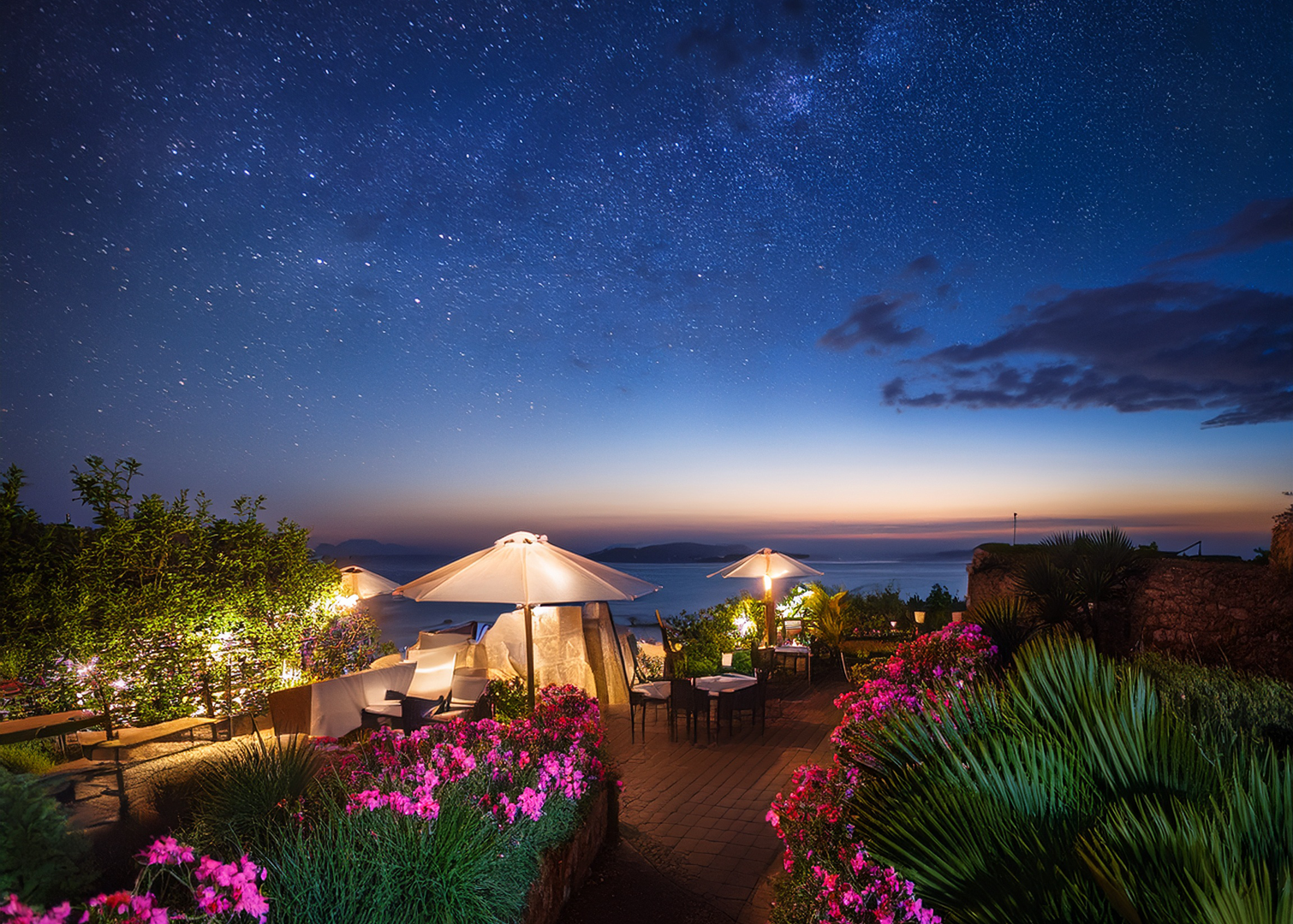 시어서커 원단은 여름철에 아름다운 풍경을 아름답게 볼 수 있도록 우리의 숙면을 돕는 매우 훌륭한 이불 소재이다.