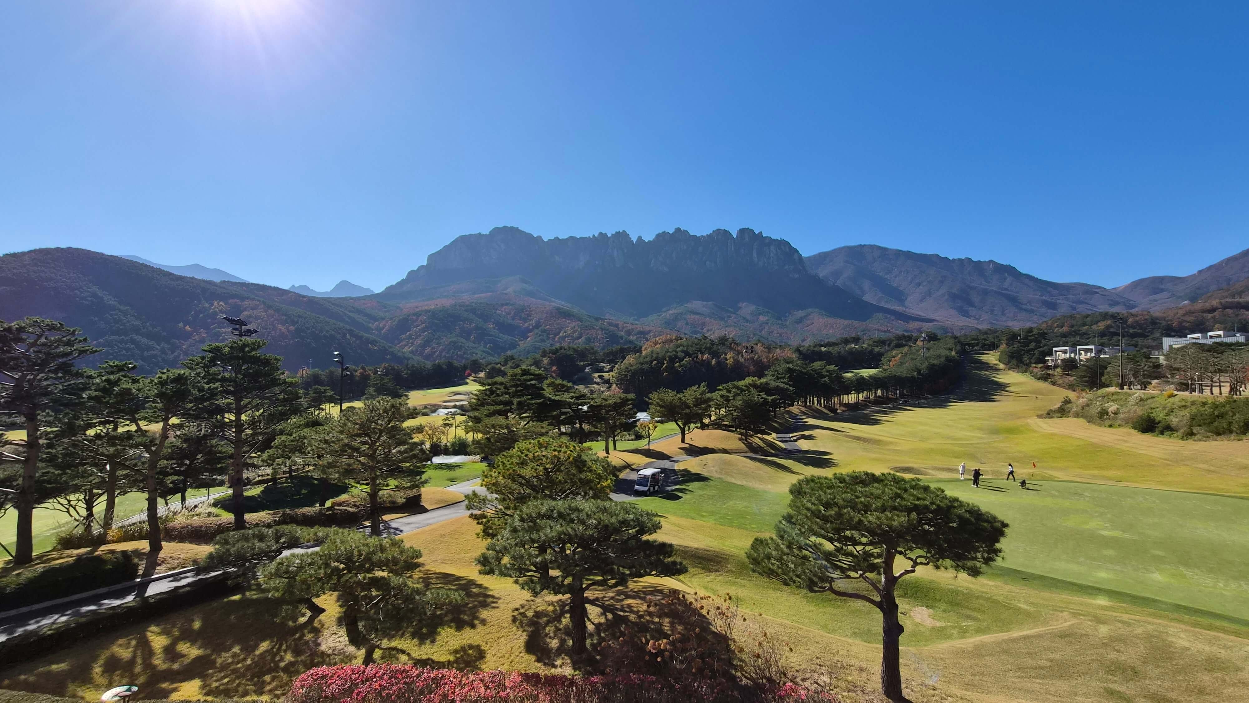 골프장 경험담 소노펠리체cc델피노 설악산 울산바위와 탁 뜨인 동해 바다 소나무가 멋진곳