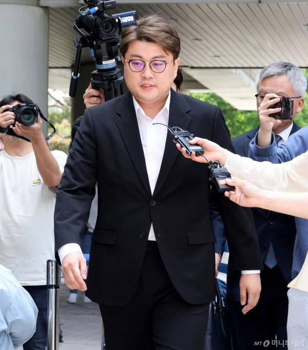 김호중 가석방 출소 확정, 767일 만의 복귀와 향후 법적 제한 및 방송 복귀 가능성 총정리