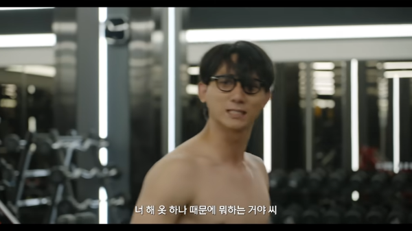 예상치 못한 필름 유튜브 영상 브랜드 옷