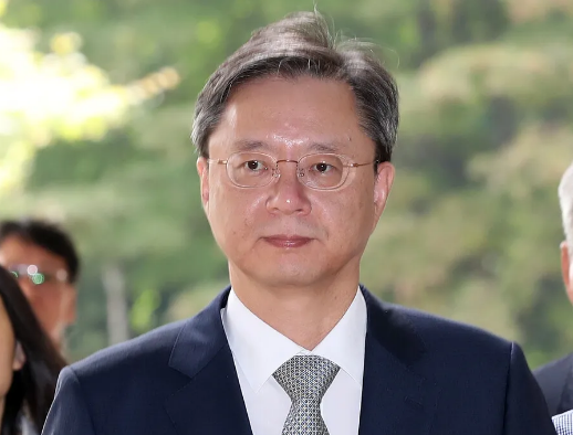 우병우 근황 2025: 변호사 개업부터 총선 출마설까지, 그는 지금 어디에?