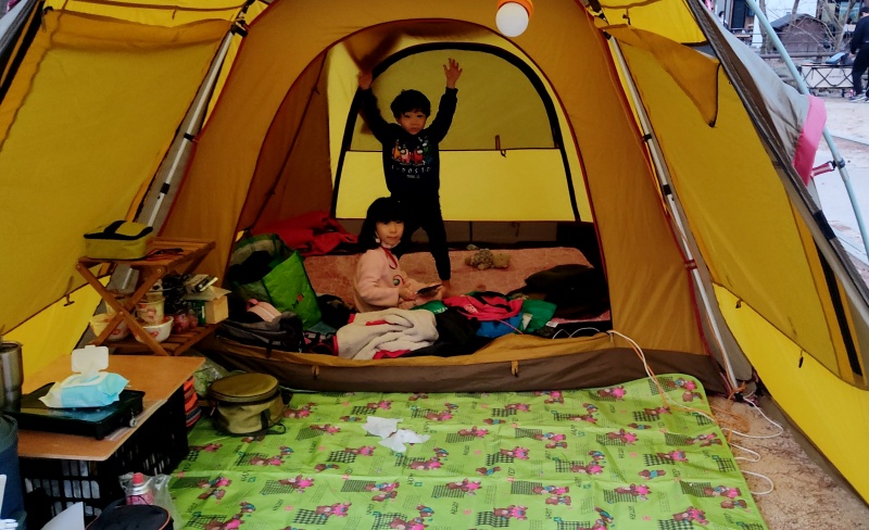오랜만에 캠핑으로 신난 아이들