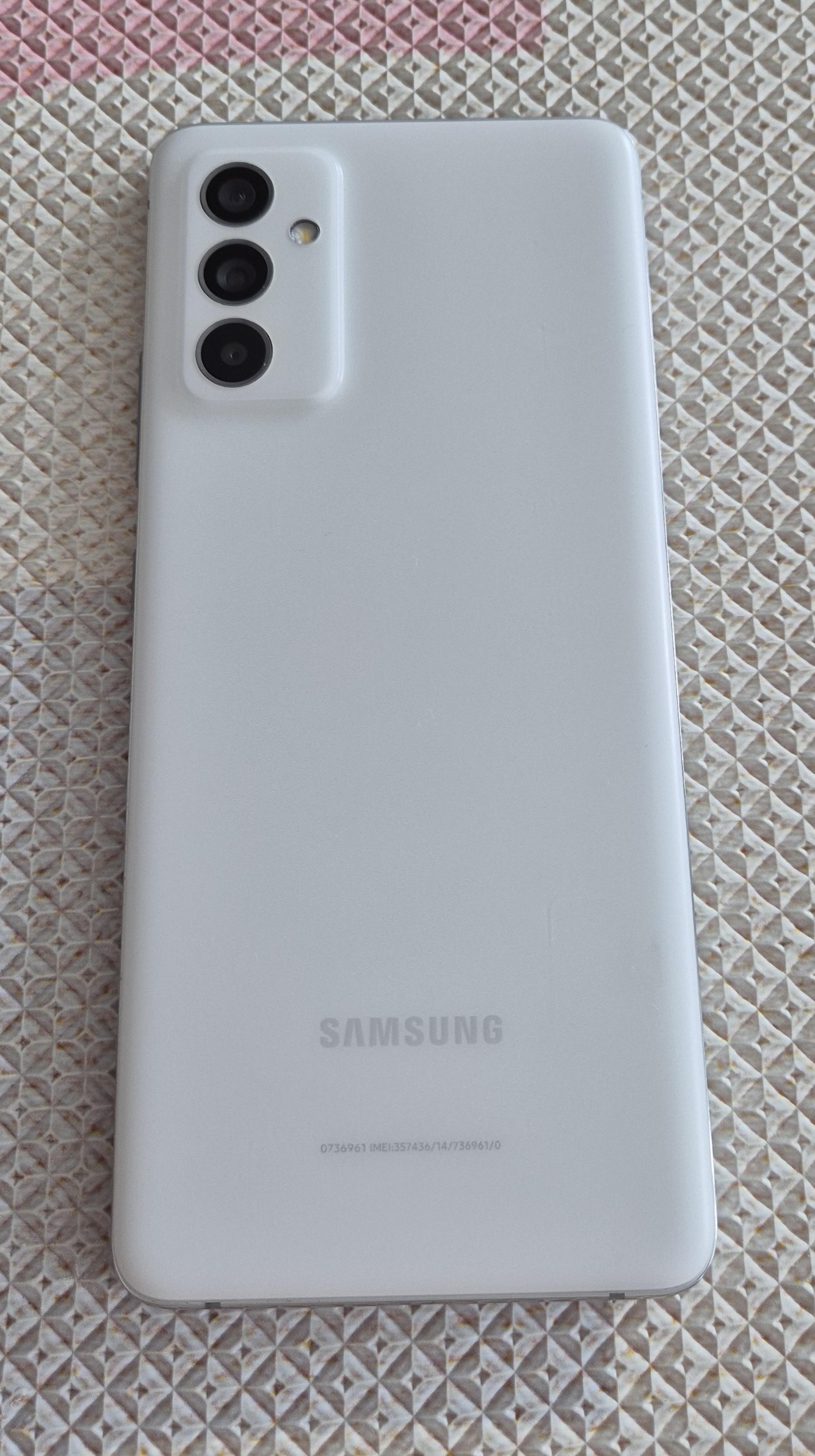 갤럭시 퀀텀2 후면 디자인