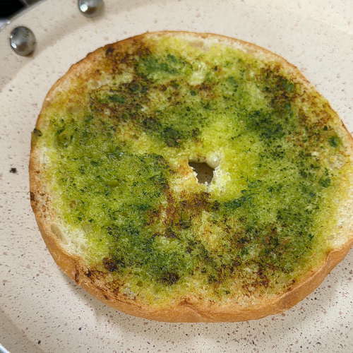 허브오일 발라 구운 베이글