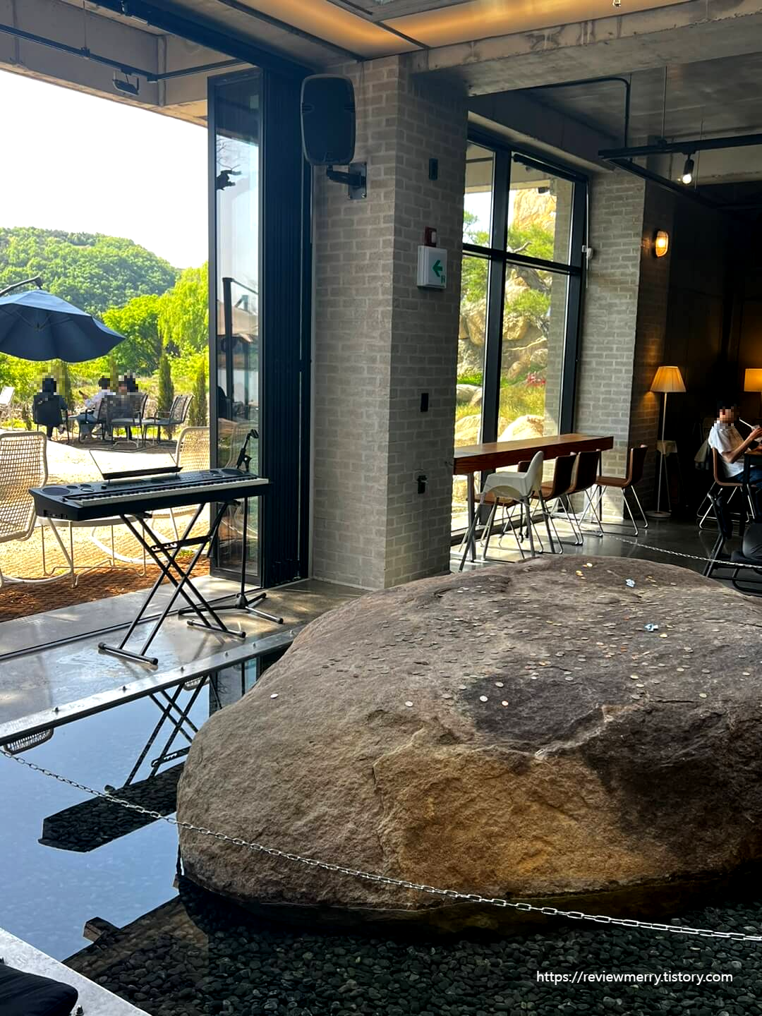 1층 돌 인테리어