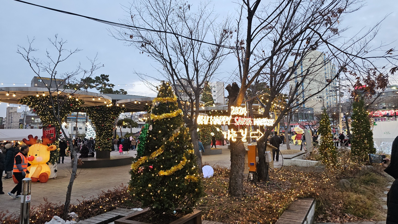 오산시의 미리 메리 크리스마스 '오! 해피 산타 마켓'-In Osan: Oh! Happy Santa Market