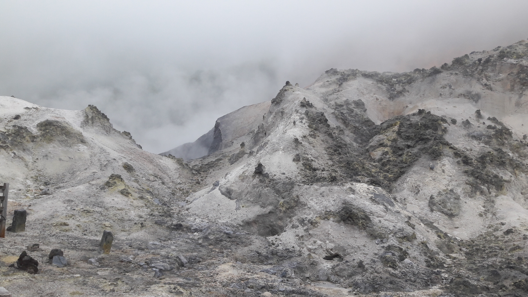 홋카이도 노보리베츠 온천에 유황 가득한 풍경