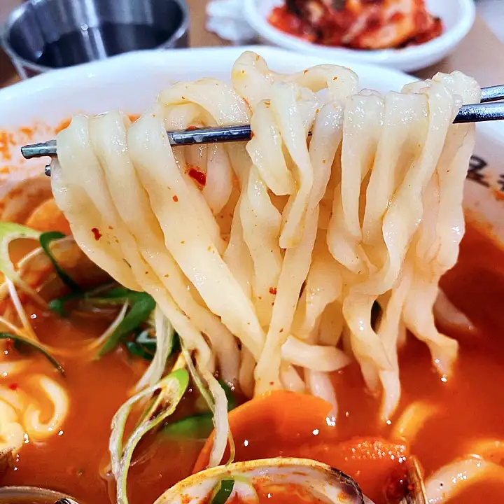 생활의달인 수타 자가제면 칼국수 달인 칼국수 맛있는 40년 식당 은둔식달 노포 아산 천안 맛집 정보