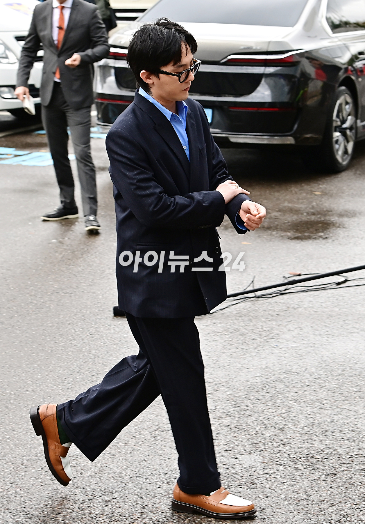 마약 투약 의혹을 받는 가수 지드래곤(GD, 권지용)이 6일 인천 남동구 논현경찰서에 출석하고 있다. [사진=곽영래 기자]