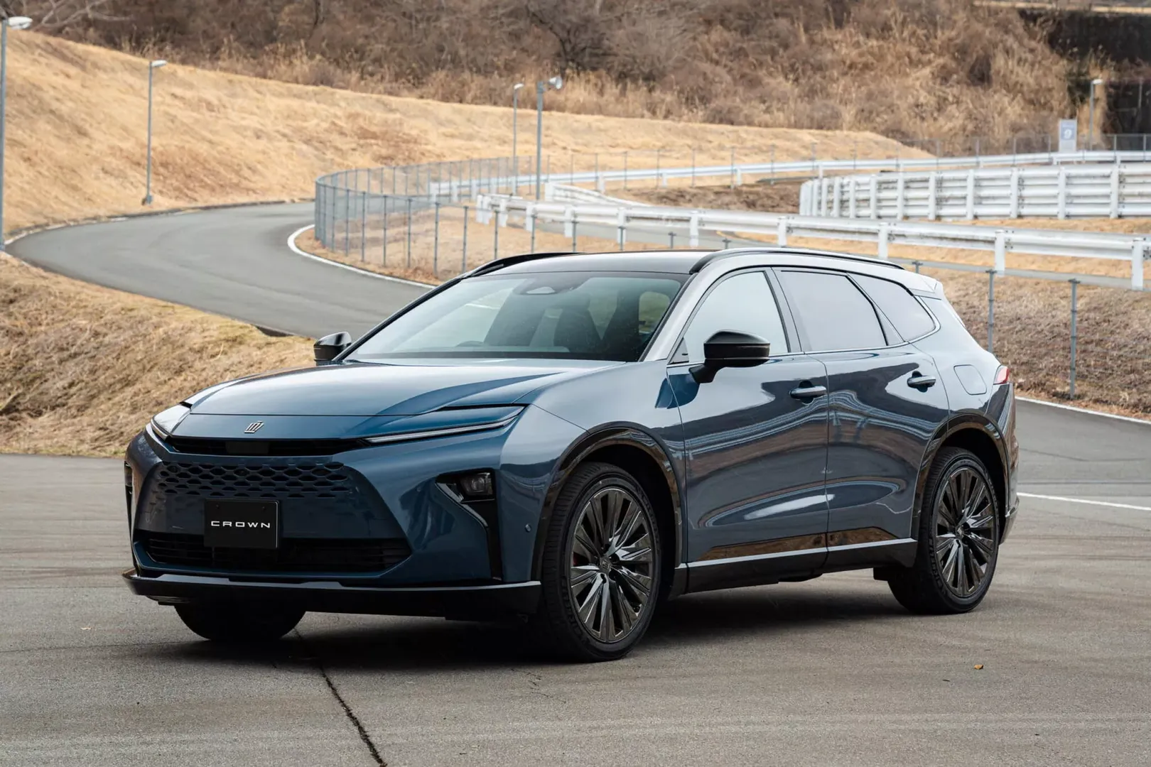 토요타 크라운 에스테이트 이미지