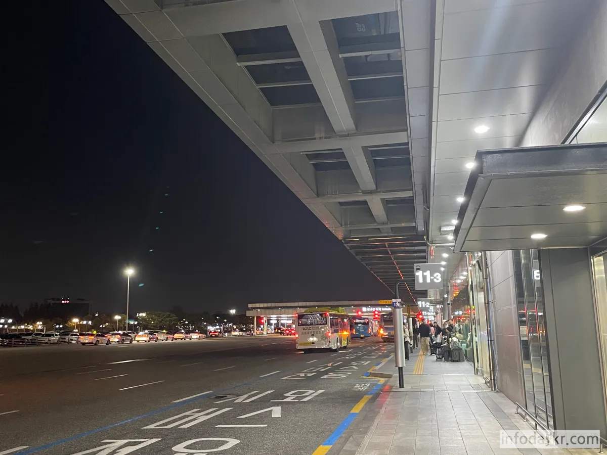 김포공항-국내선-4300번-승강장