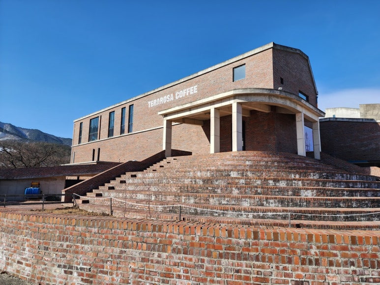 강릉 대형카페, 테라로사 커피공장 (강릉본점)