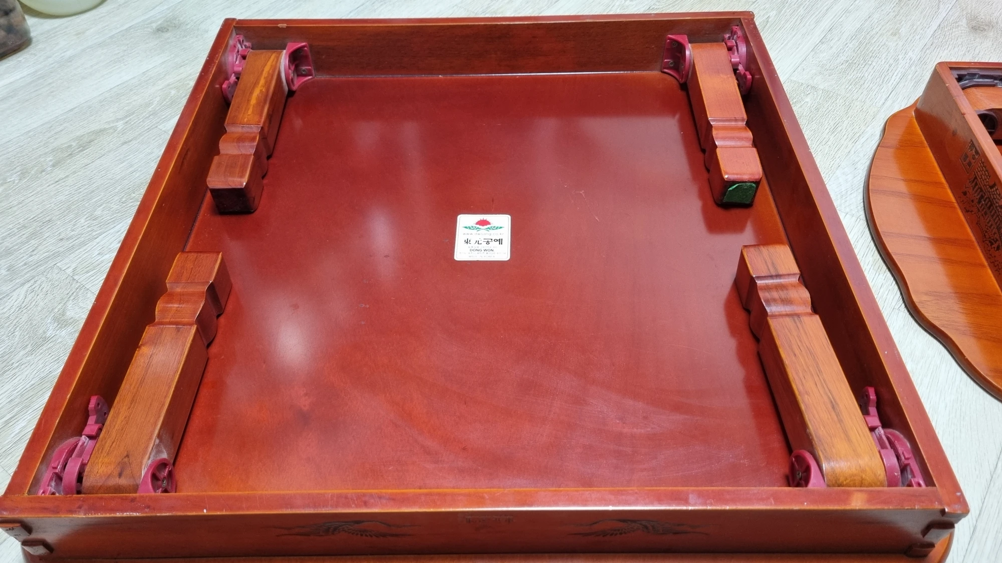 다리가 접어지는 방향