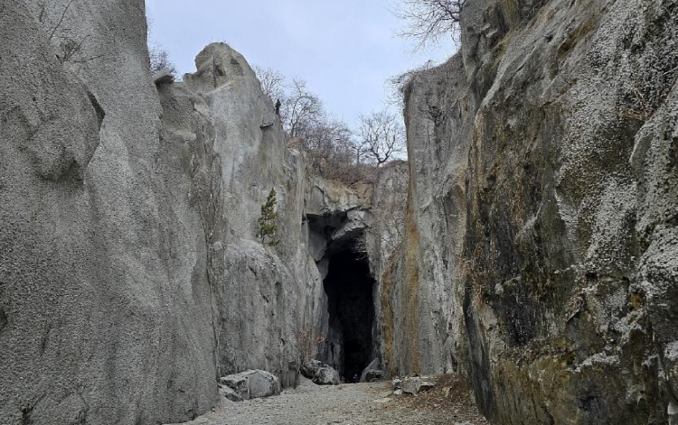 논산 반야사 동굴법당