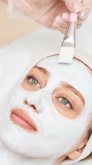 기미 치료: 국소 치료 및 미백제(국소 도포제)