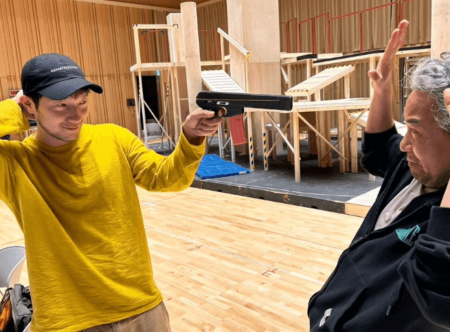 손석구와 나무위의군대 연극에 함께 출연하는 배우