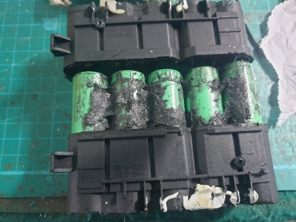 Flex 18V 5A 배터리 내부