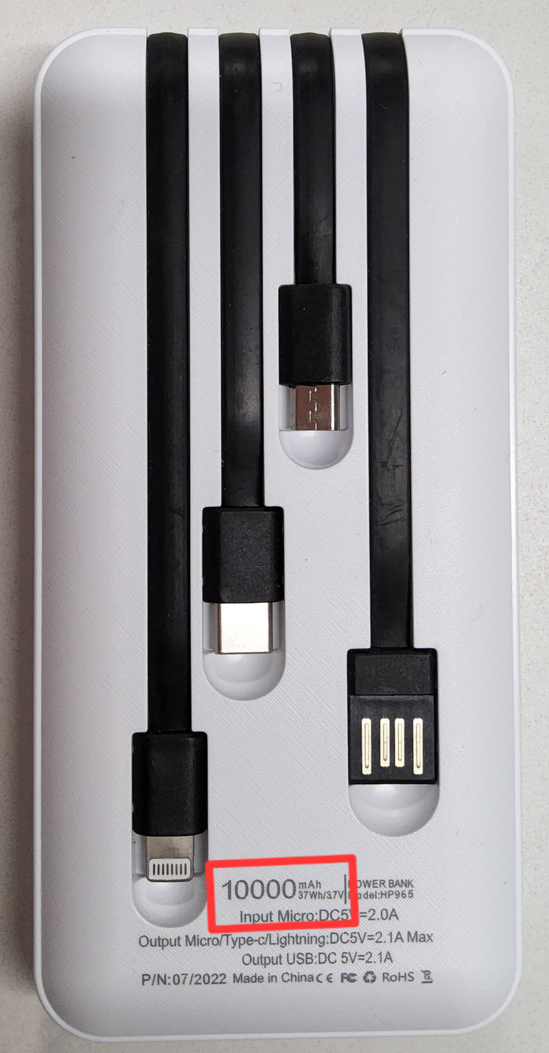 보조배터리의 전력량을 확인하고 있습니다.