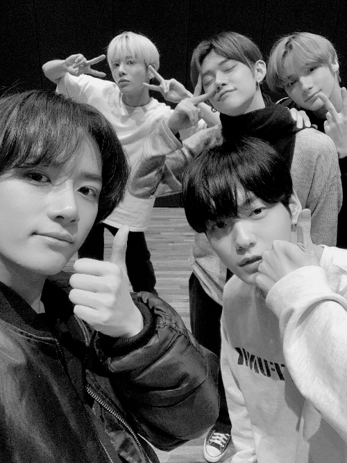 투모로우바이투게더 빌보드 200