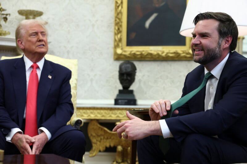 도널드 트럼프, 미국 대통령 3선 도전 시사&hellip;헌법 장벽 넘을 수 있을까?