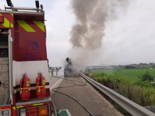 차량 폭발로 대형 화재 번져