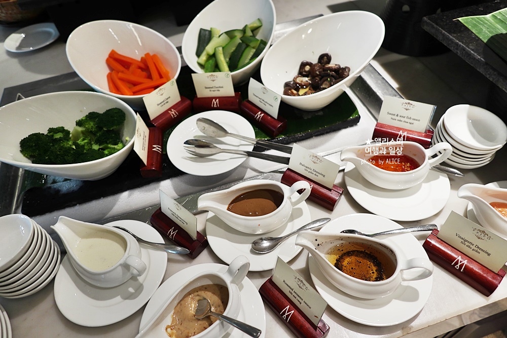 로열 호이안 엠갤러리 호텔 조식 후기 파이포 카페