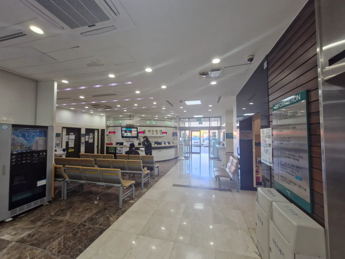 바른병원-1층-접수데스크