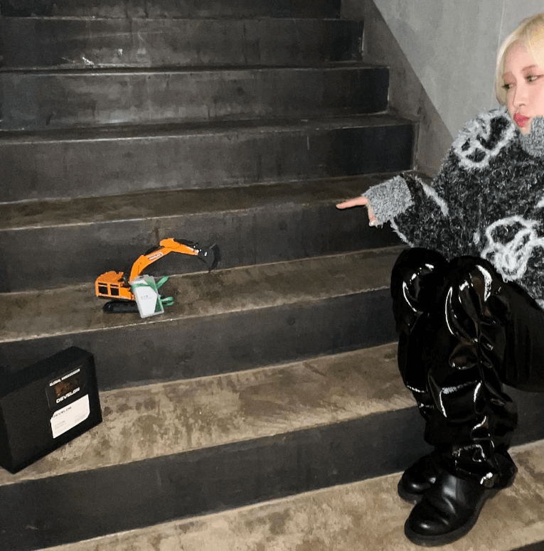 굴착기 앰배서더 아이돌