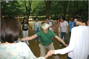 자연놀이하는 사람들