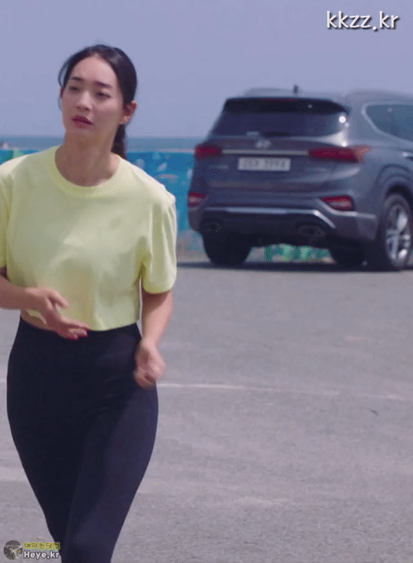 신민아 골반 노출 레깅스