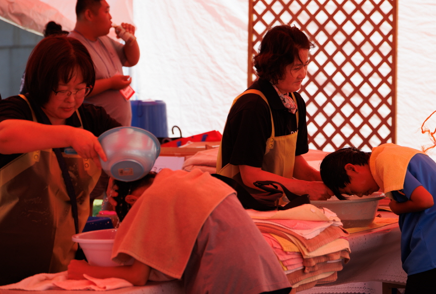 강릉 단오제 체험 프로그램 (창모물 머리 감기, 단오 단장하기, 단오부채 그리기)