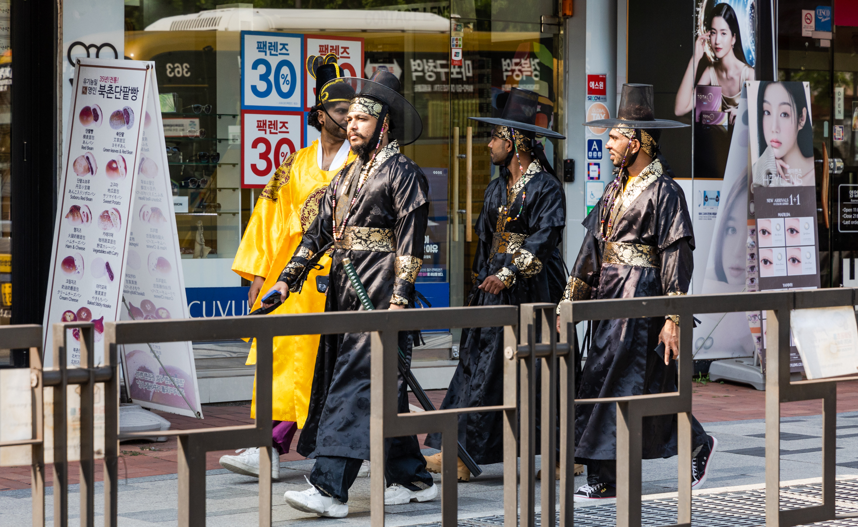 의금부 한복입은 외국인