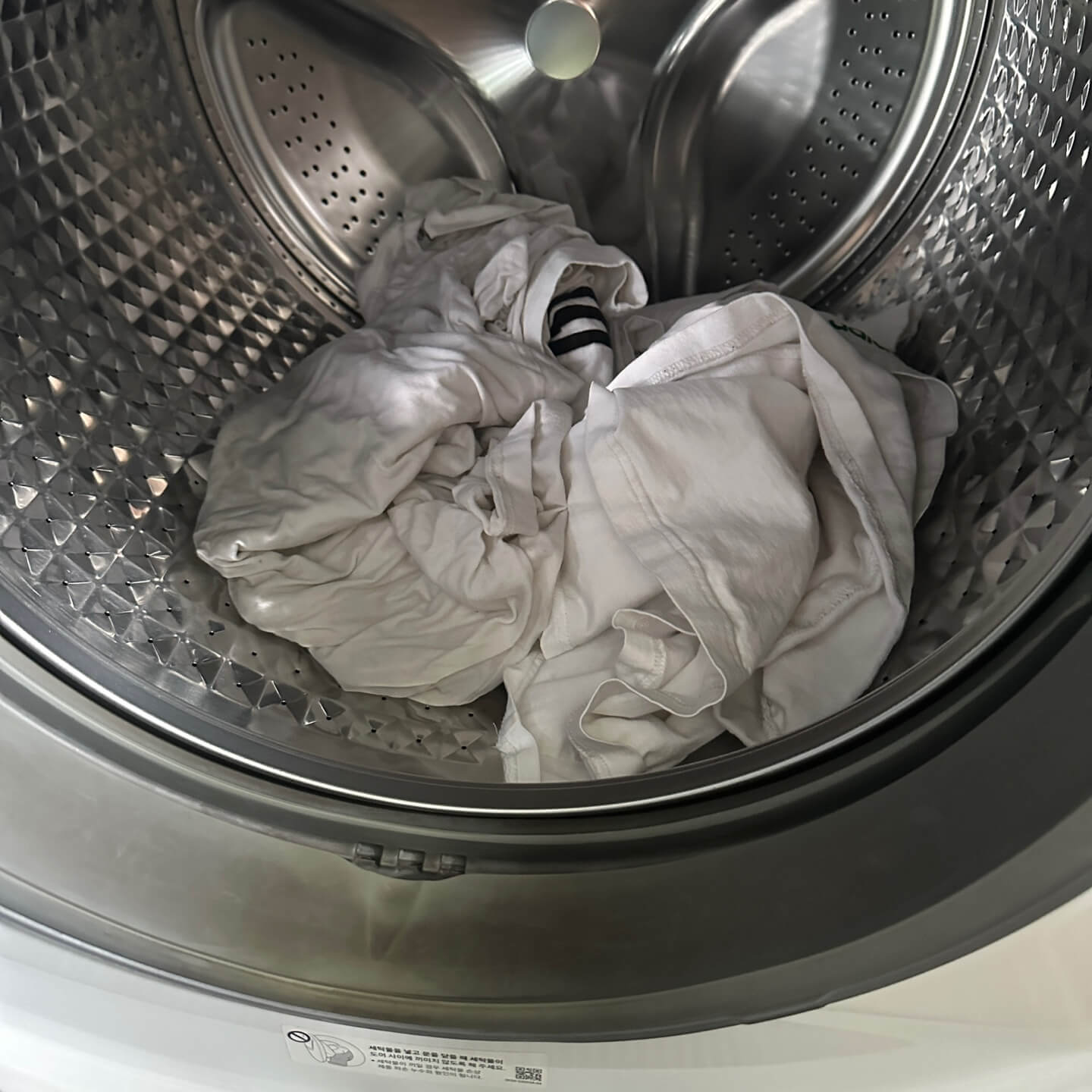 누런옷 하얗게 하는 방법