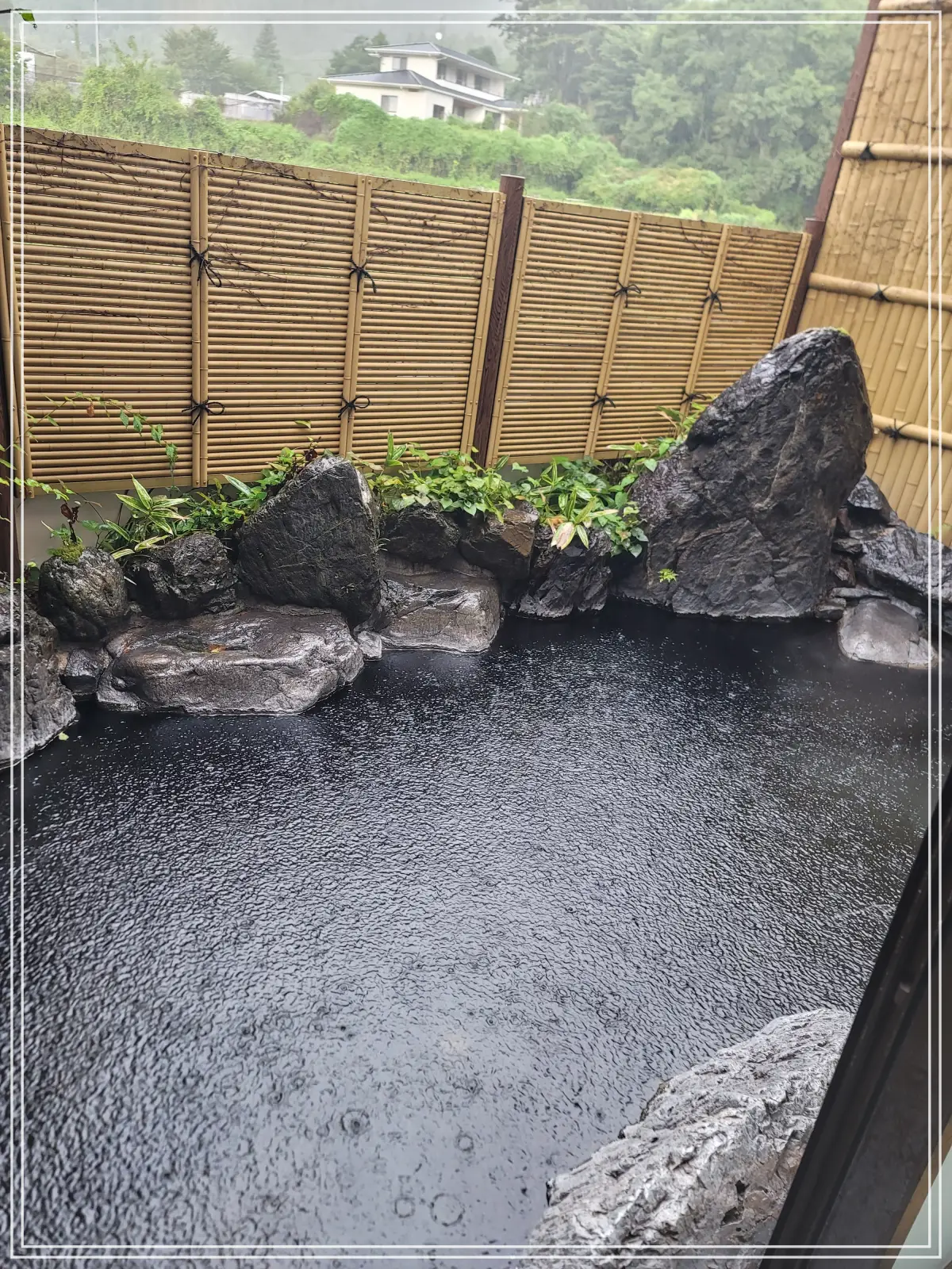 비내리는-노천탕