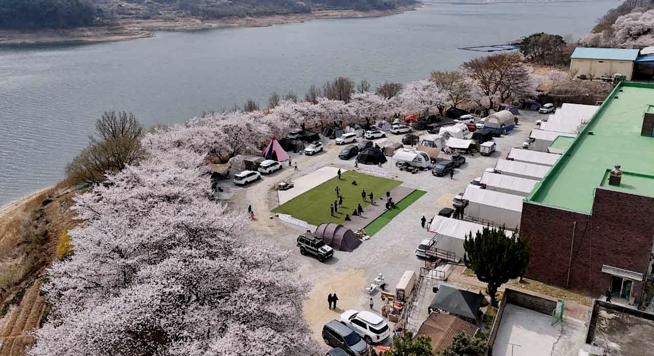 봄 시즌에 방문하기 좋은 합천 꿈꾸는캠핑장의 전경. [ⓒ네이버플레이스 꿈꾸는캠핑장]