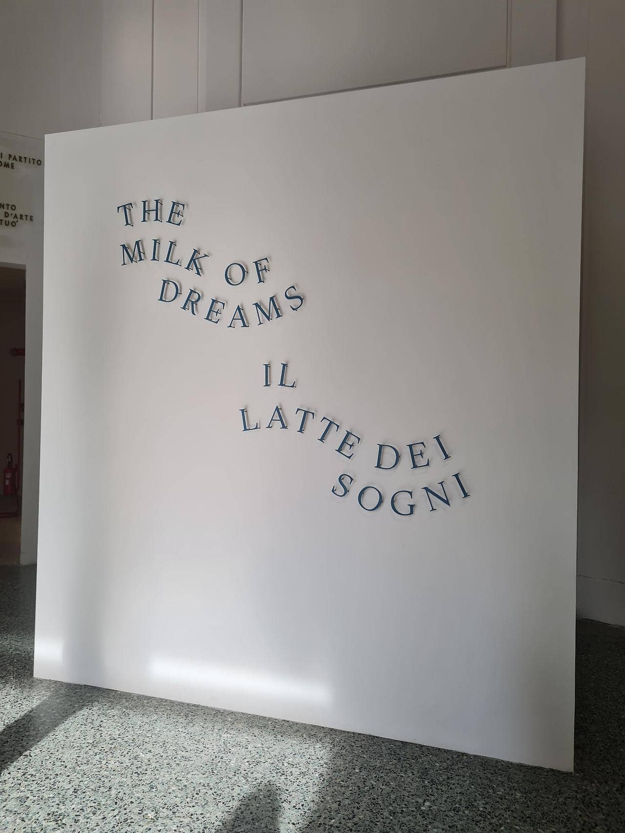 비엔날레의 역할 베니스 The Milk of Dreams