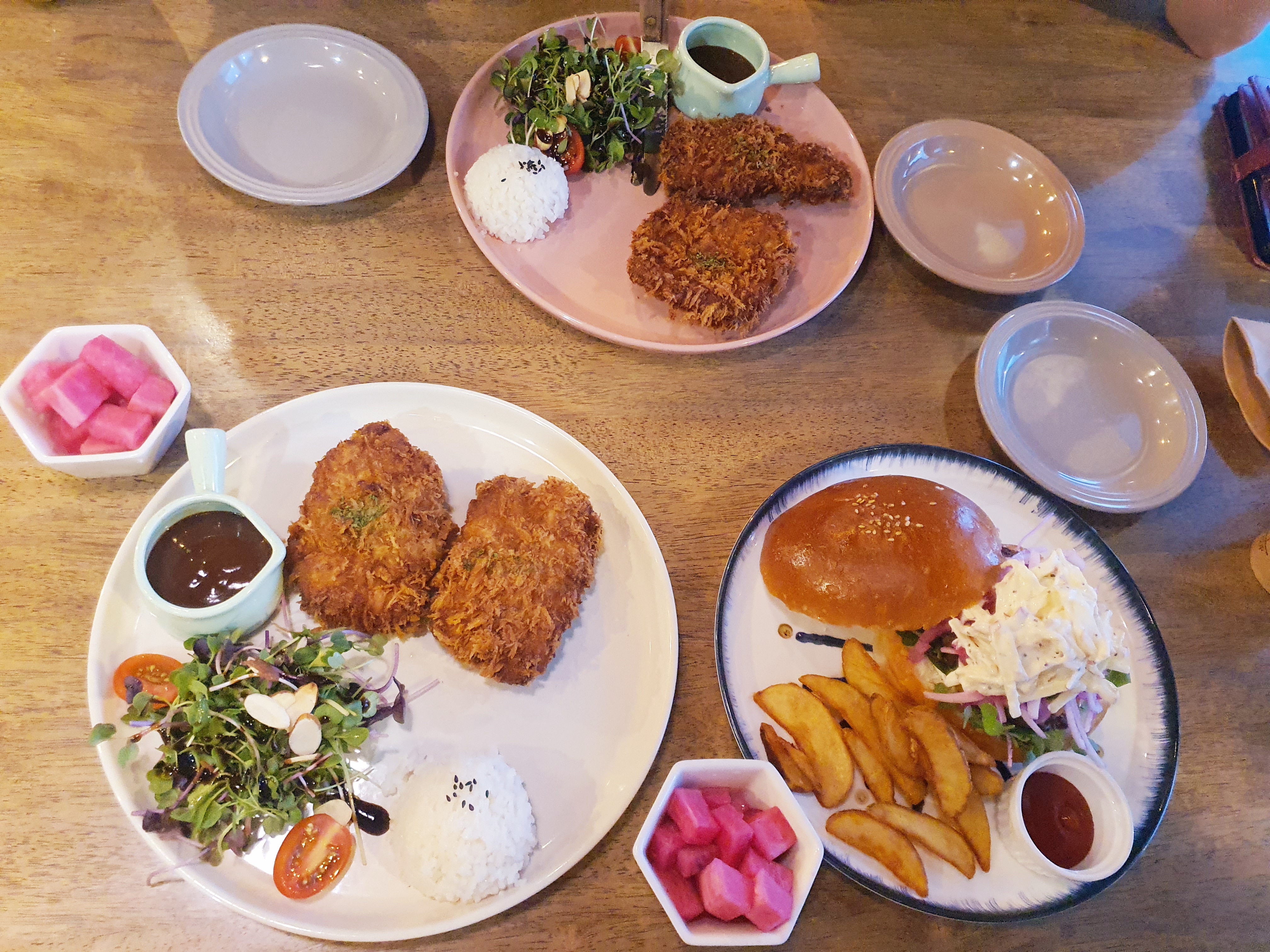 강릉-맛집-여행-사근진해수욕장-포시즌버거앤펍-돈까스