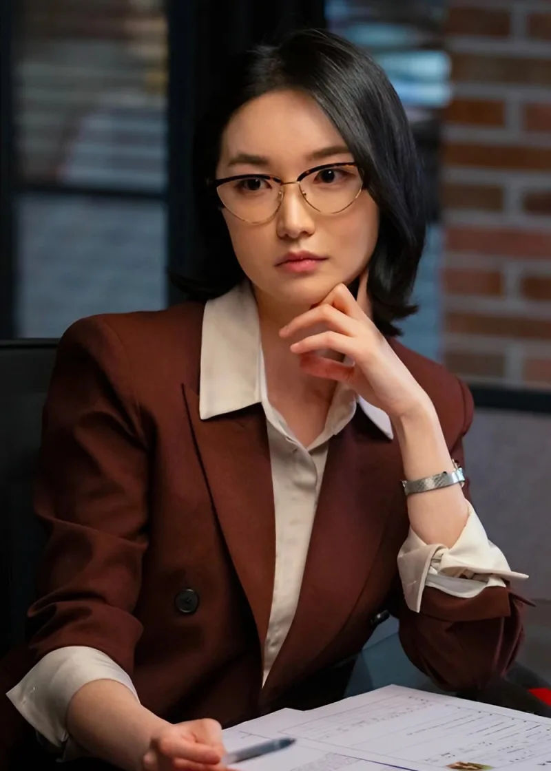 끝내주는 해결사에서 장희진 역을 맡은 김시현