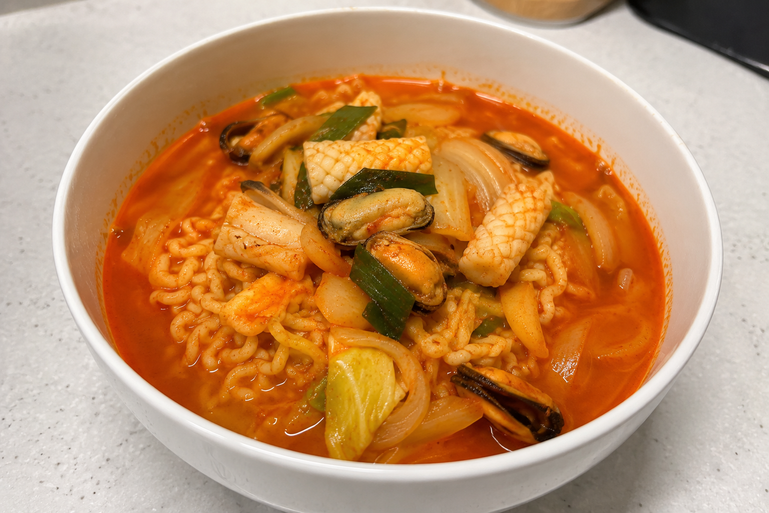 라면으로 만드는 매콤 짬뽕 레시피