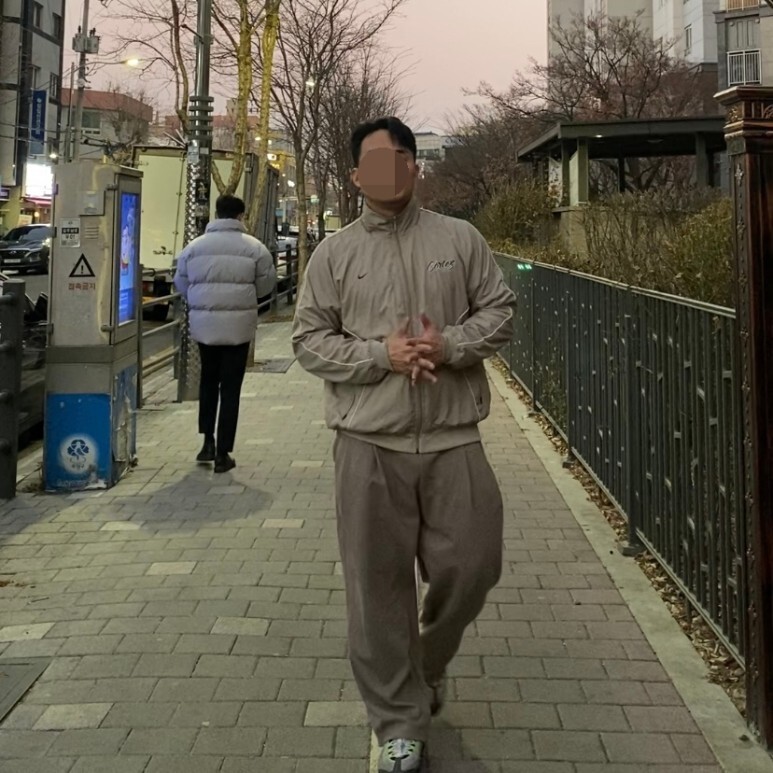 데일리룩(오뭘입) 나이키코르테즈빈티지바람막이, 무신사스탠다드투턱와이드스웨트팬츠, 나이키에어맥스95OG형광, 남자데일리룩, 남자데일리코디, 남자데일리패션, ootd