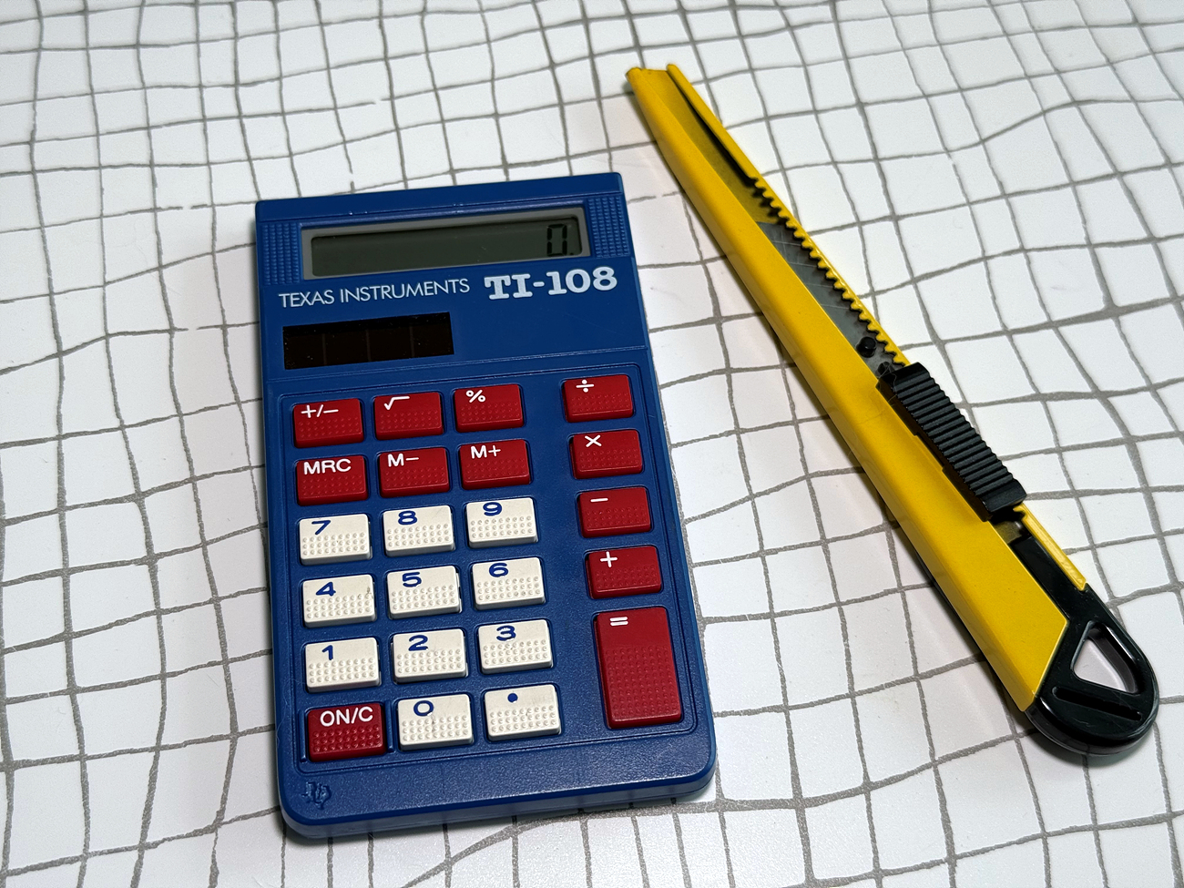 텍사스 인스투르먼트 TI-108 계산기
